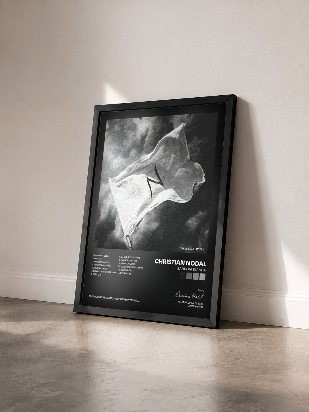 #noir Tableau de l'album Bandera Blanca de Christian Nodal vu de trois quarts, cadre noir