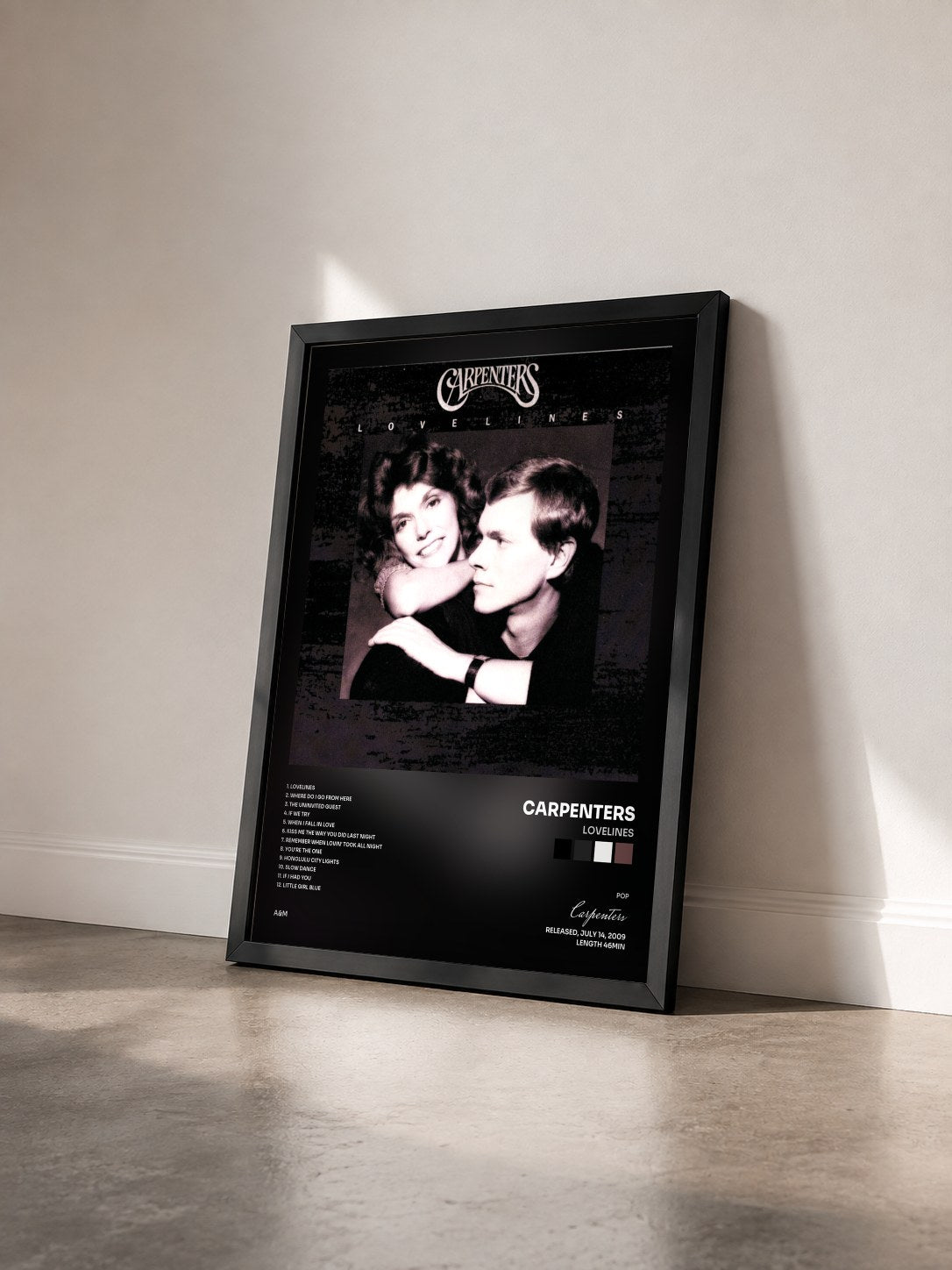 #noir Tableau de l'album Lovelines de Carpenters vu de trois quarts, cadre noir