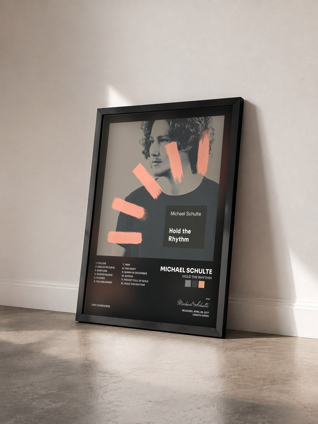 #noir Tableau de l'album Hold the Rhythm de Michael Schulte vu de trois quarts, cadre noir