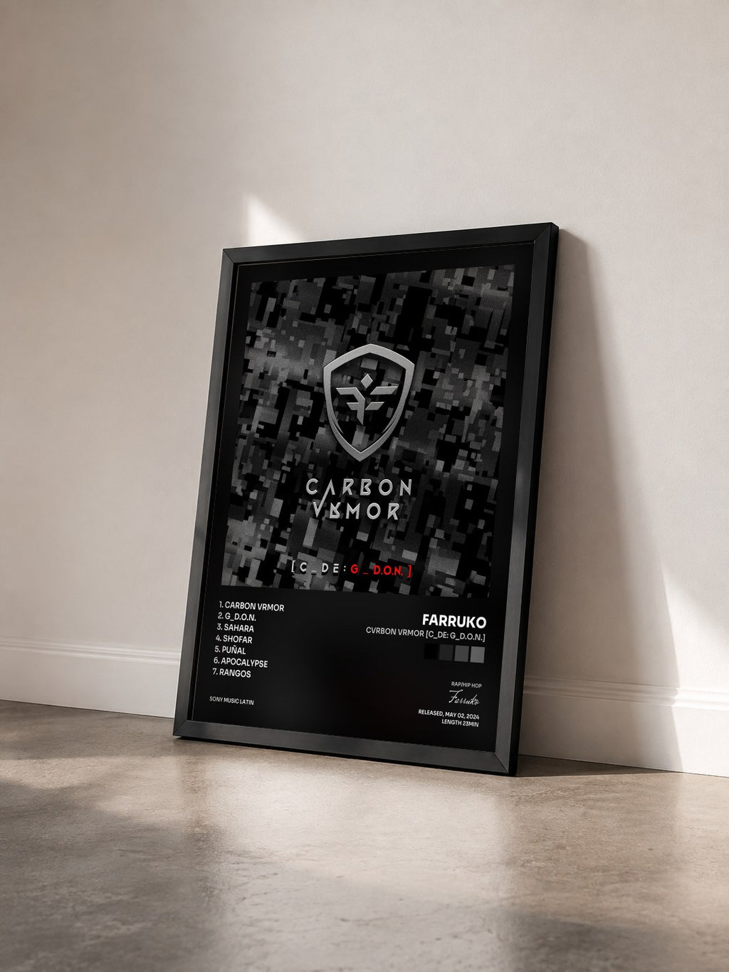 #noir Tableau de l'album CVRBON VRMOR [C_DE: G_D.O.N.] de Farruko vu de trois quarts, cadre noir