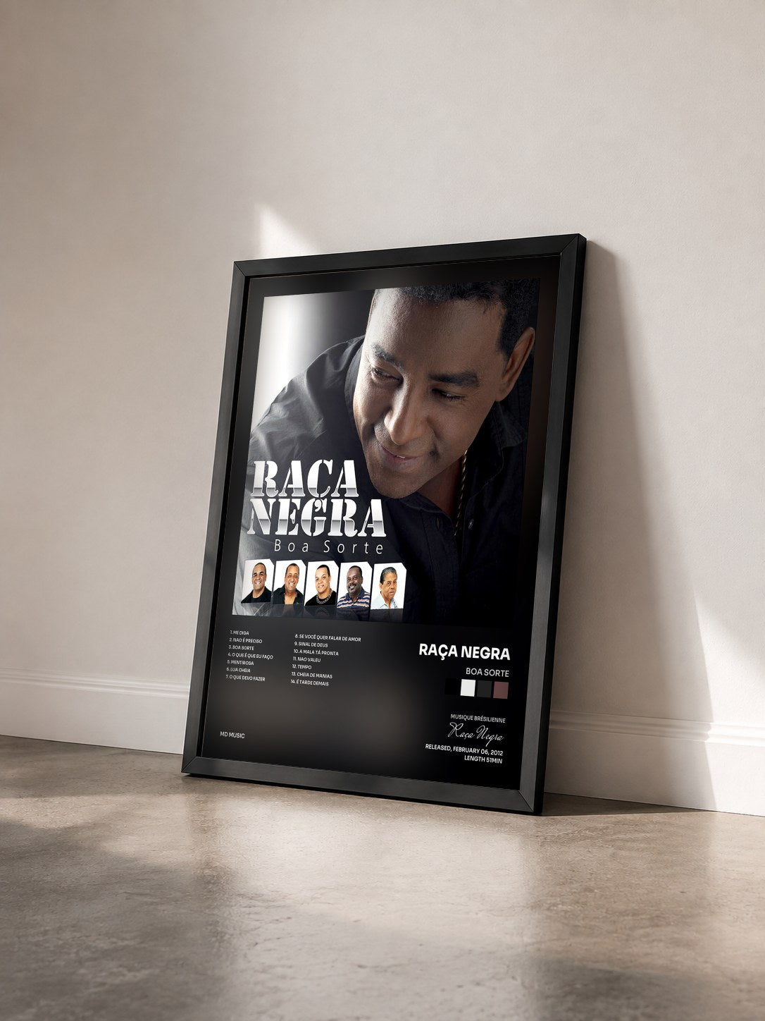 #noir Tableau de l'album Boa Sorte de Raça Negra vu de trois quarts, cadre noir