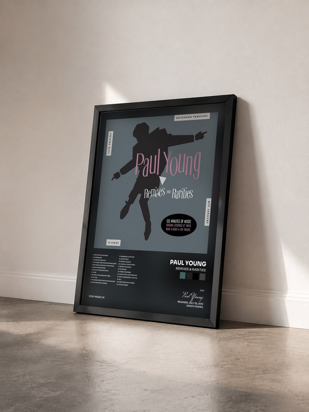 #noir Tableau de l'album Remixes & Rarities de Paul Young vu de trois quarts, cadre noir