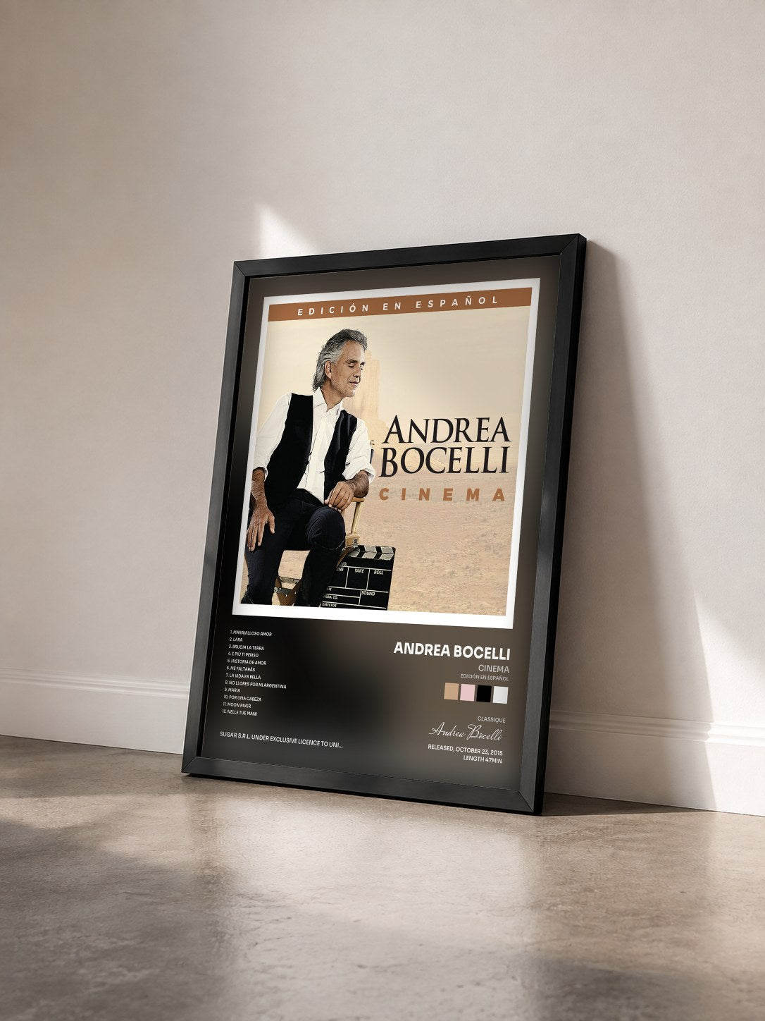 #noir Tableau de l'album Cinema (Edición en Español) de Andrea Bocelli vu de trois quarts, cadre noir