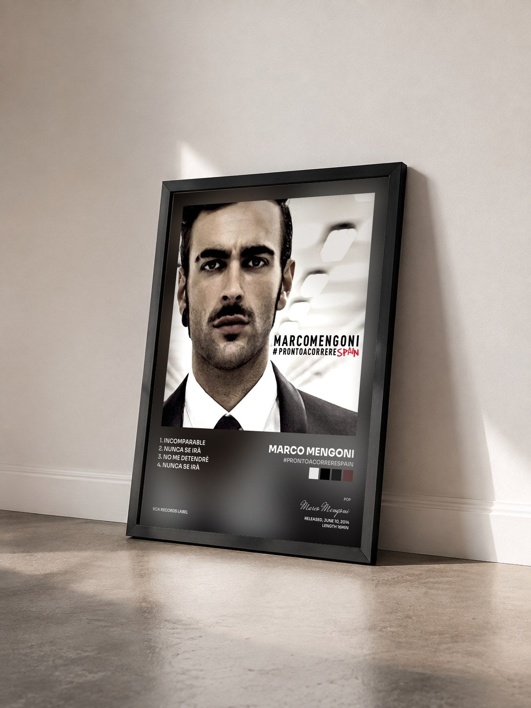 #noir Tableau de l'album #PRONTOACORRERESPAIN de Marco Mengoni vu de trois quarts, cadre noir