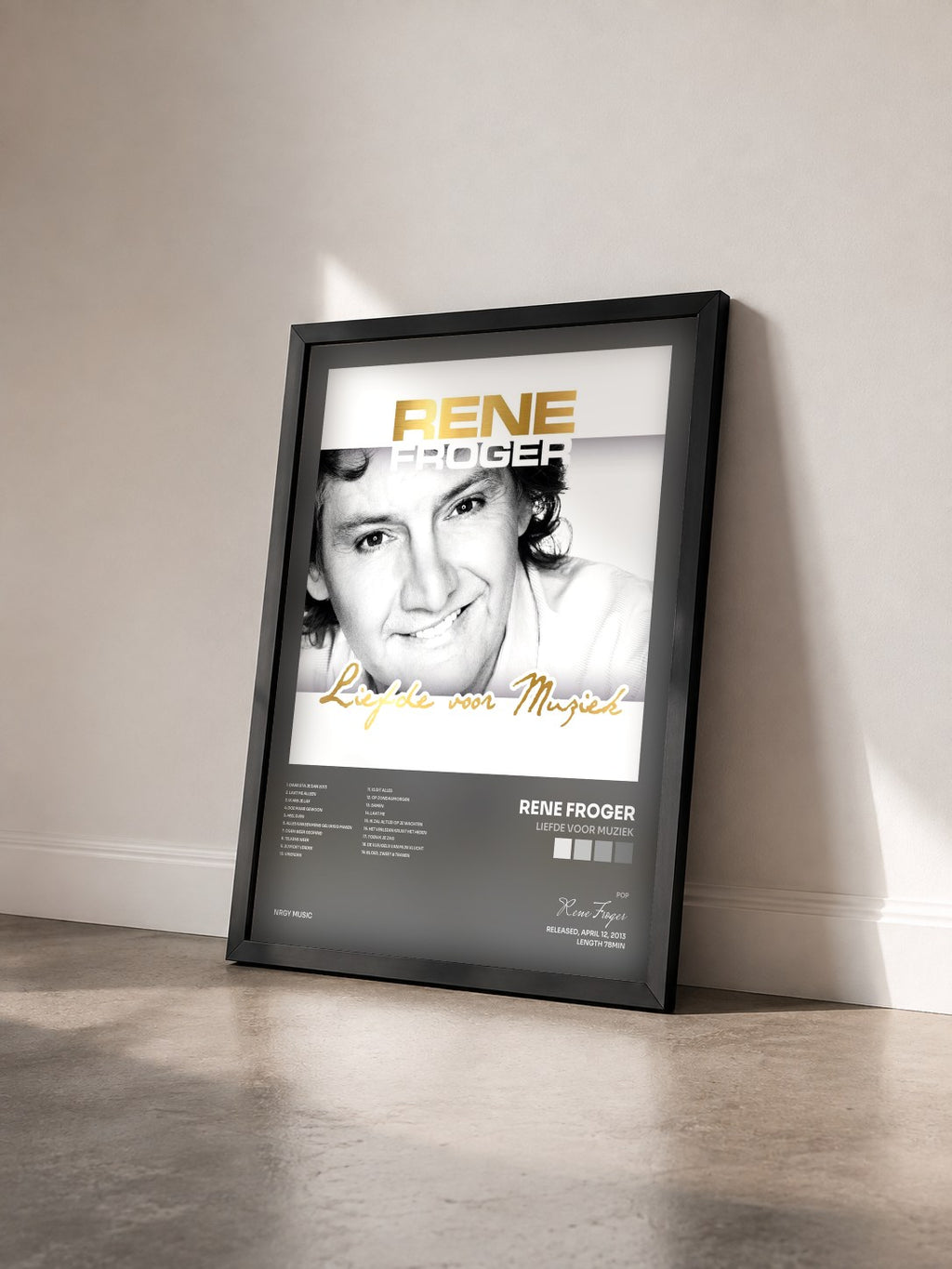 #noir Tableau de l'album Liefde voor Muziek de Rene Froger vu de trois quarts, cadre noir