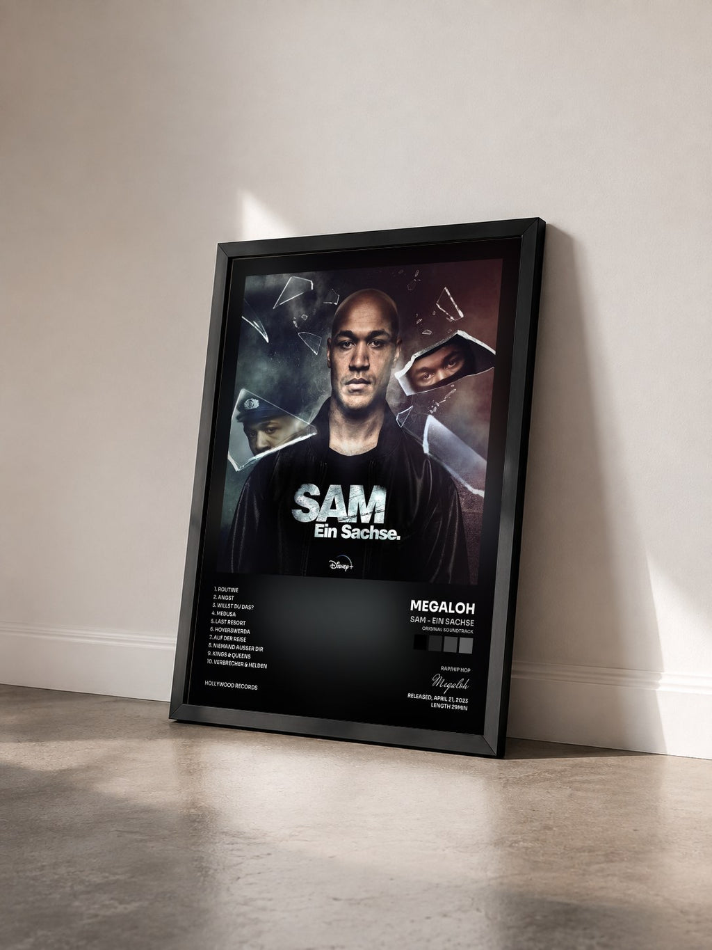#noir Tableau de l'album Sam - ein Sachse (Original Soundtrack) de Megaloh vu de trois quarts, cadre noir