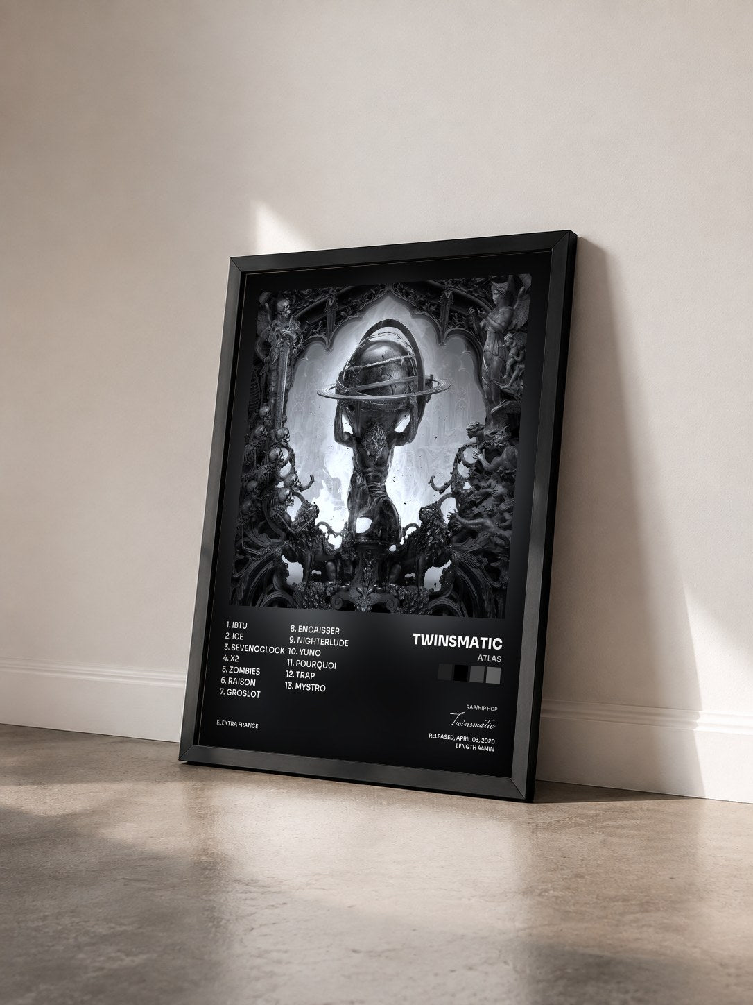 #noir Tableau de l'album ATLAS de Twinsmatic vu de trois quarts, cadre noir