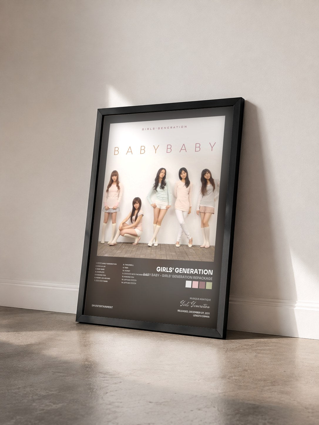 #noir Tableau de l'album BABY BABY - Girls' Generation Repackage de Girls' Generation vu de trois quarts, cadre noir