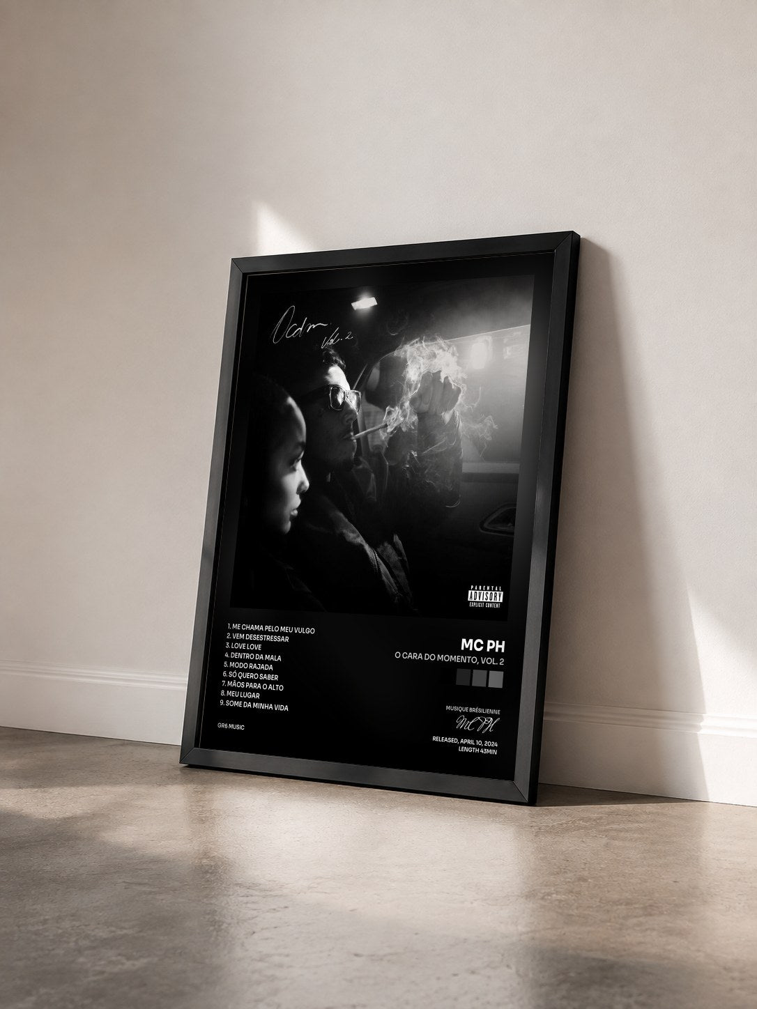 #noir Tableau de l'album O Cara Do Momento, Vol. 2 de MC PH vu de trois quarts, cadre noir