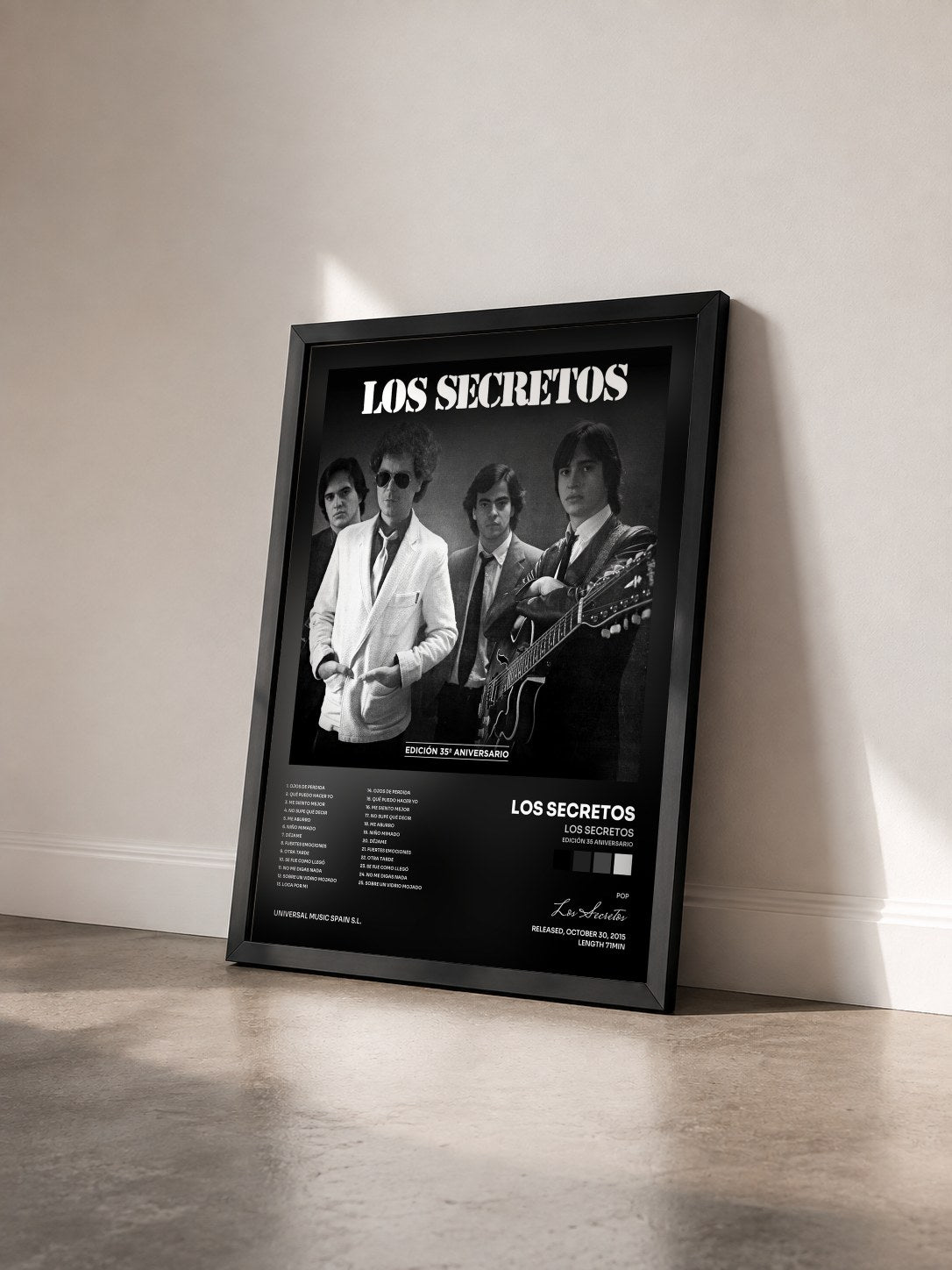#noir Tableau de l'album Los Secretos (Edición 35 Aniversario) de Los Secretos vu de trois quarts, cadre noir
