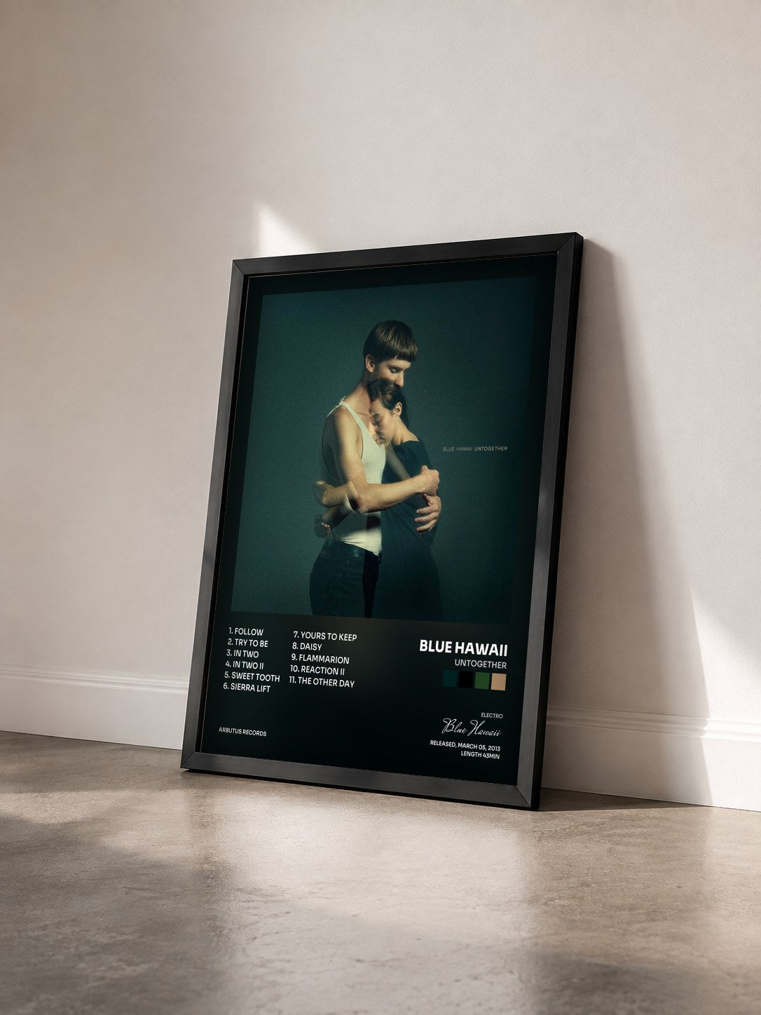 #noir Tableau de l'album Untogether de Blue Hawaii vu de trois quarts, cadre noir