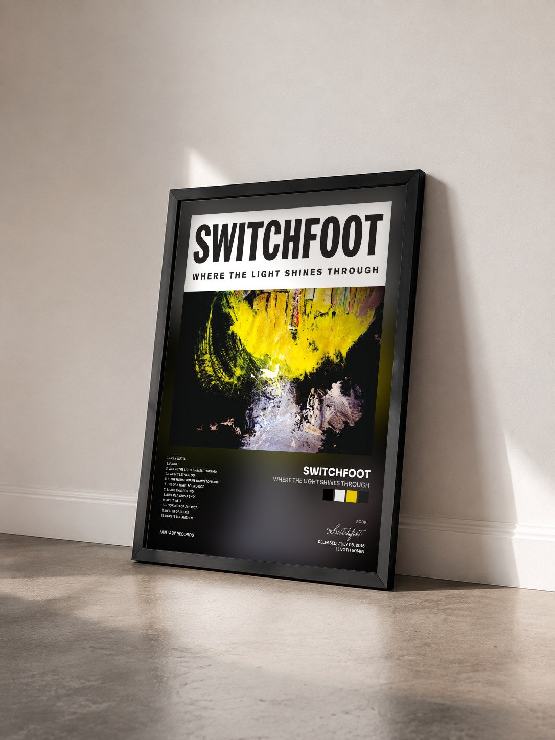#noir Tableau de l'album Where The Light Shines Through de Switchfoot vu de trois quarts, cadre noir