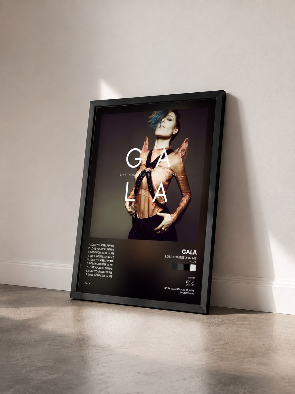 #noir Tableau de l'album Lose Yourself In Me (Deluxe) de Gala vu de trois quarts, cadre noir