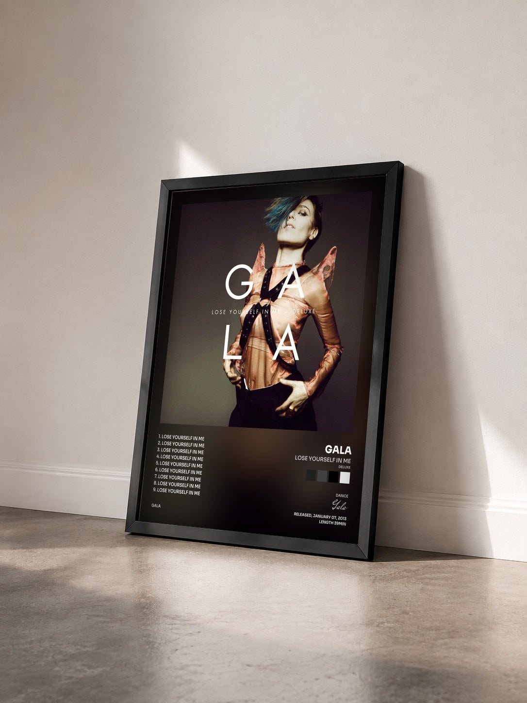 #noir Tableau de l'album Lose Yourself In Me (Deluxe) de Gala vu de trois quarts, cadre noir