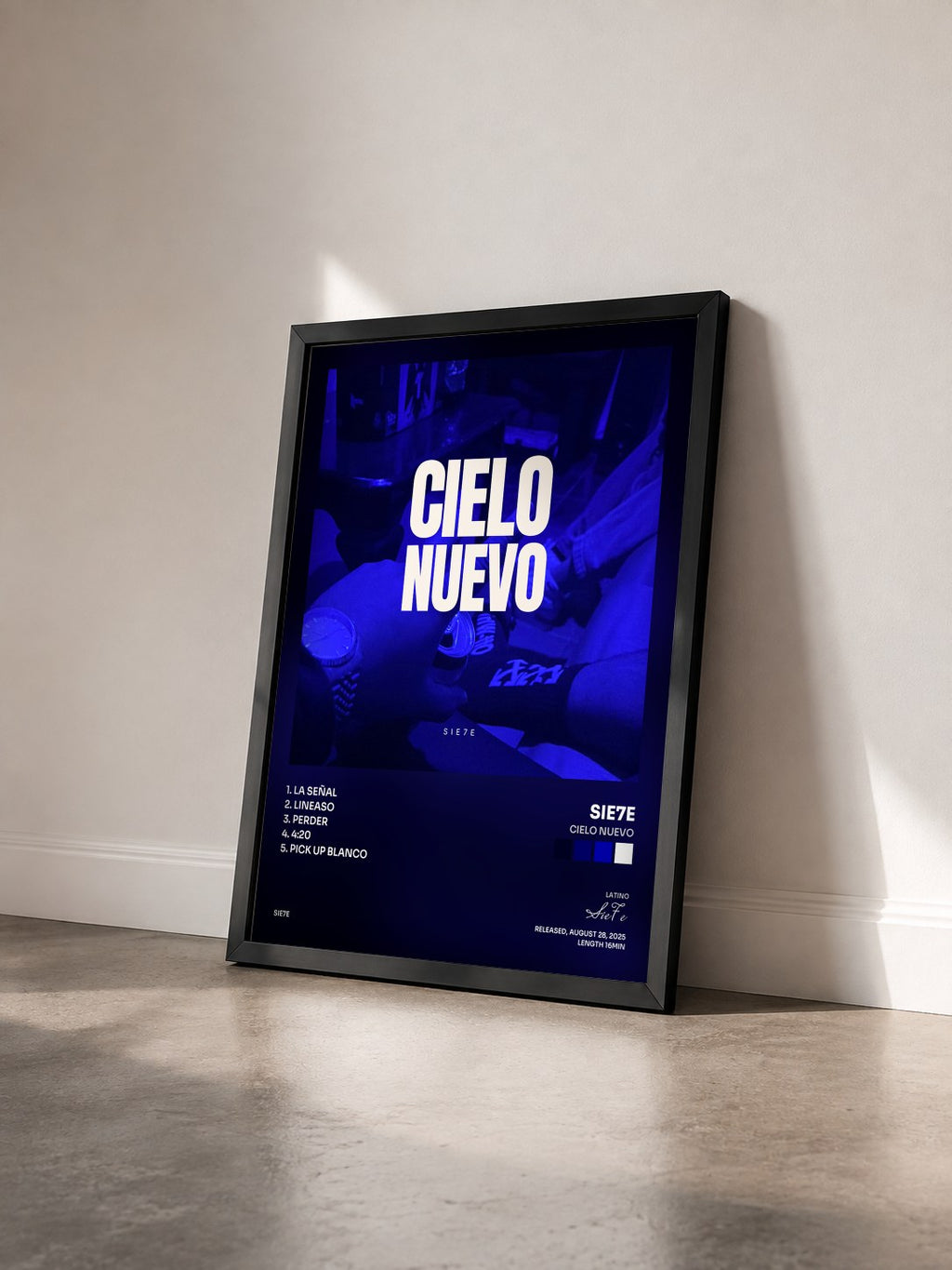 #noir Tableau de l'album Cielo Nuevo de Sie7e vu de trois quarts, cadre noir