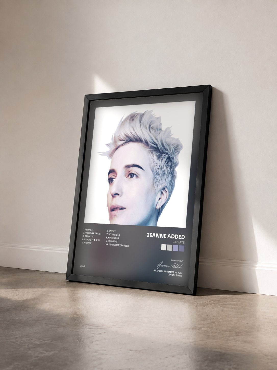 #noir Tableau de l'album Radiate de Jeanne Added vu de trois quarts, cadre noir