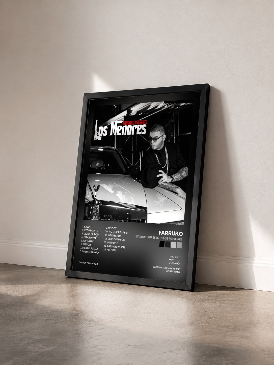 #noir Tableau de l'album Farruko Presents Los Menores de Farruko vu de trois quarts, cadre noir