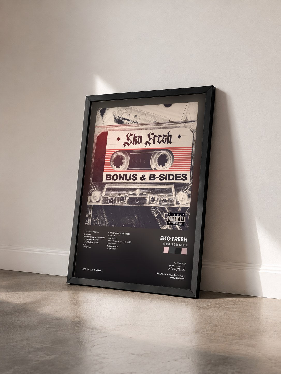 #noir Tableau de l'album Bonus & B-Sides de Eko Fresh vu de trois quarts, cadre noir