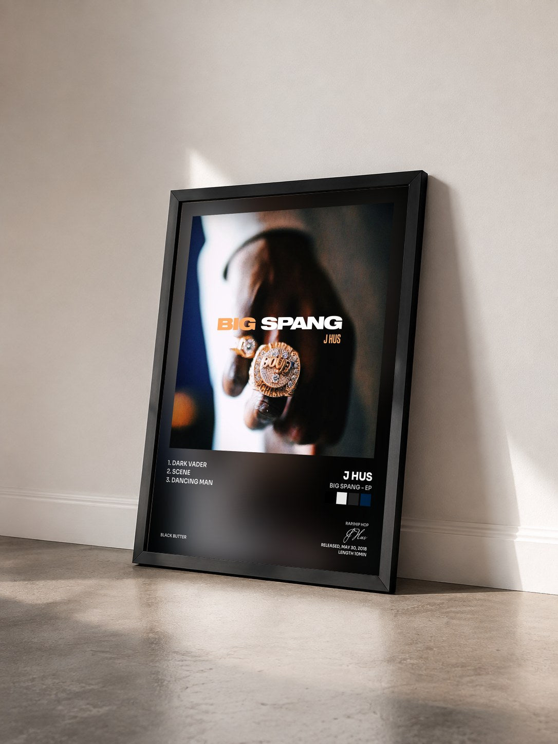 #noir Tableau de l'album Big Spang - EP de J Hus vu de trois quarts, cadre noir