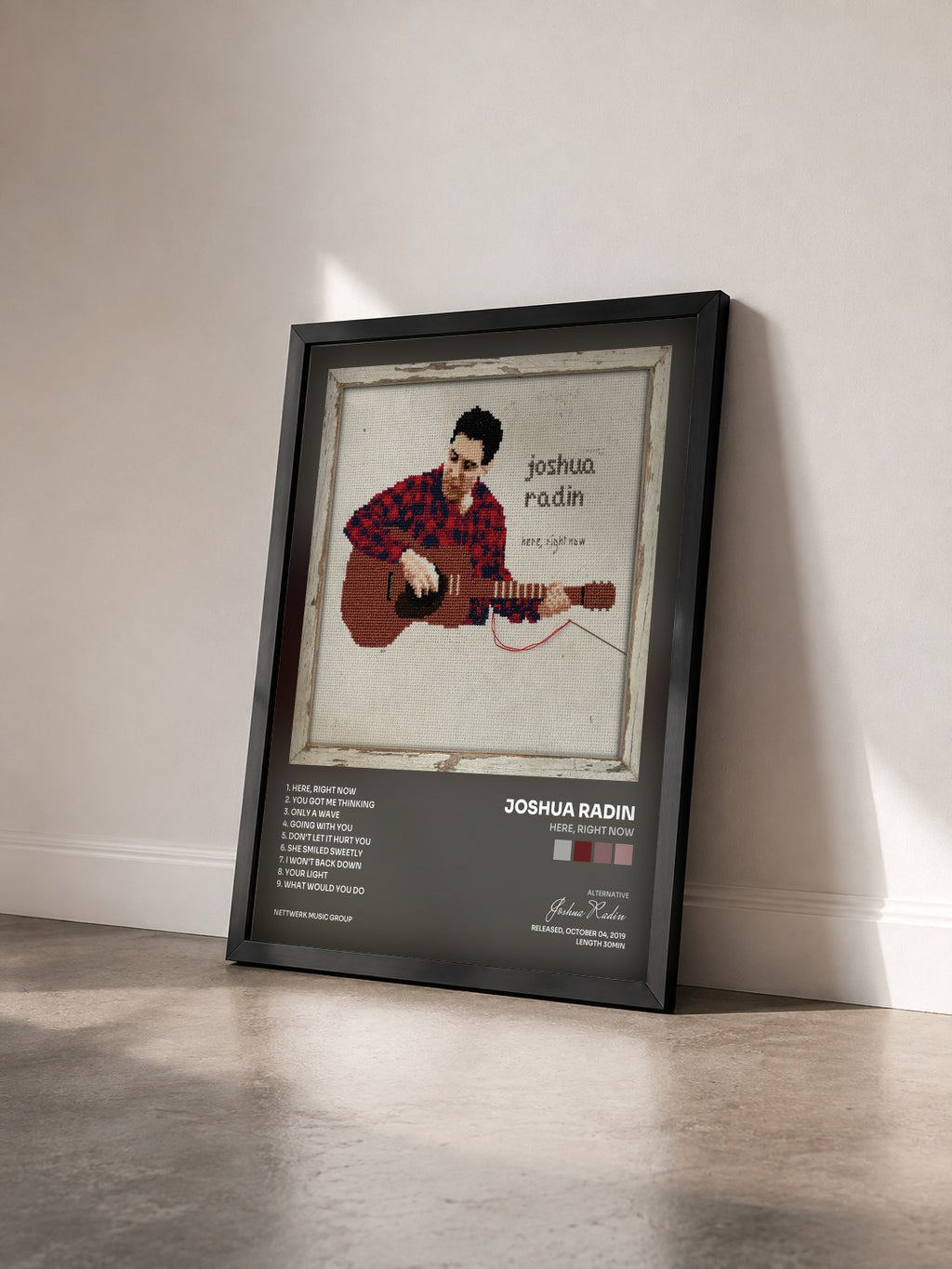 #noir Tableau de l'album Here, Right Now de Joshua Radin vu de trois quarts, cadre noir