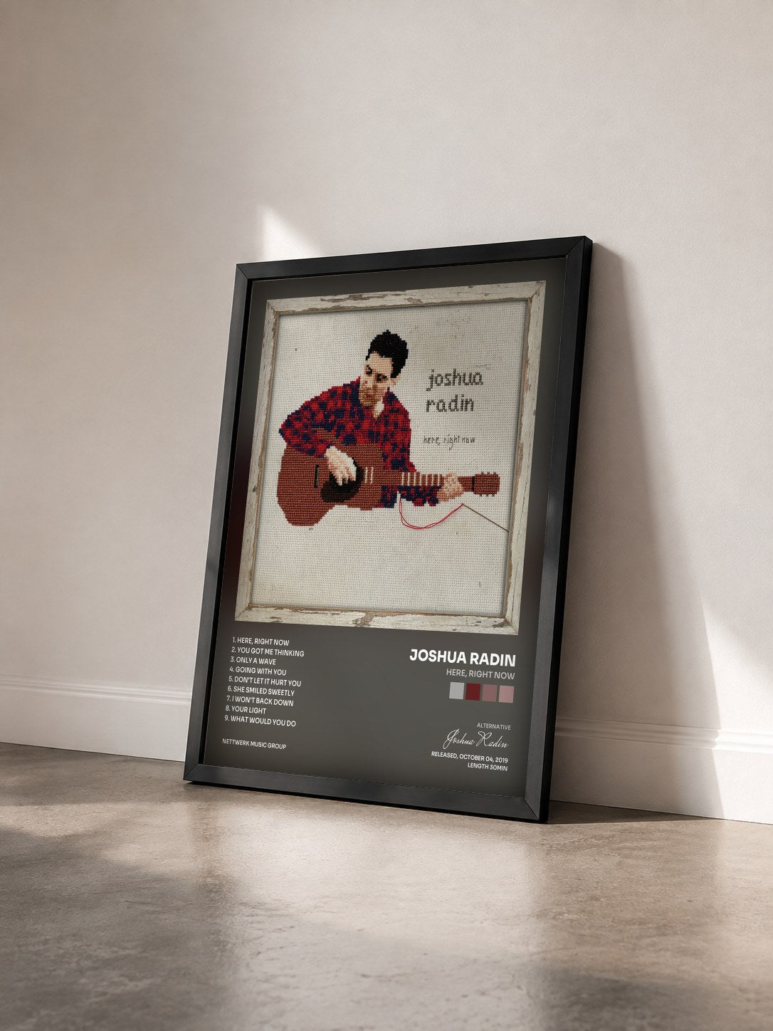 #noir Tableau de l'album Here, Right Now de Joshua Radin vu de trois quarts, cadre noir