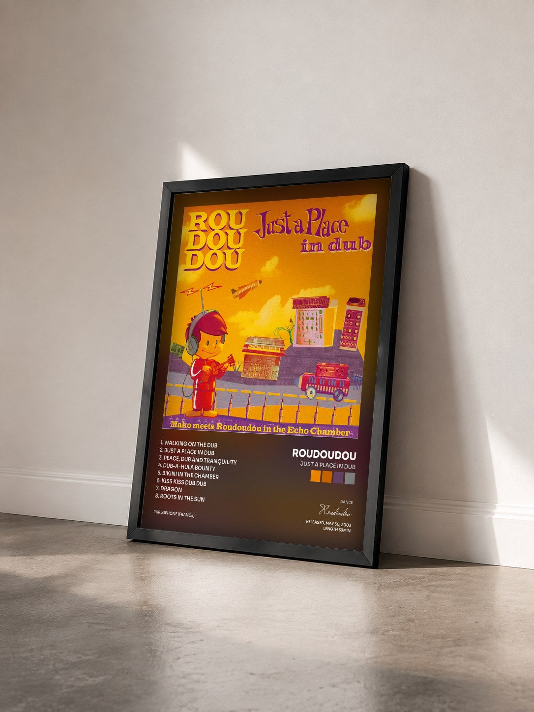 #noir Tableau de l'album Just a Place in Dub de Roudoudou vu de trois quarts, cadre noir