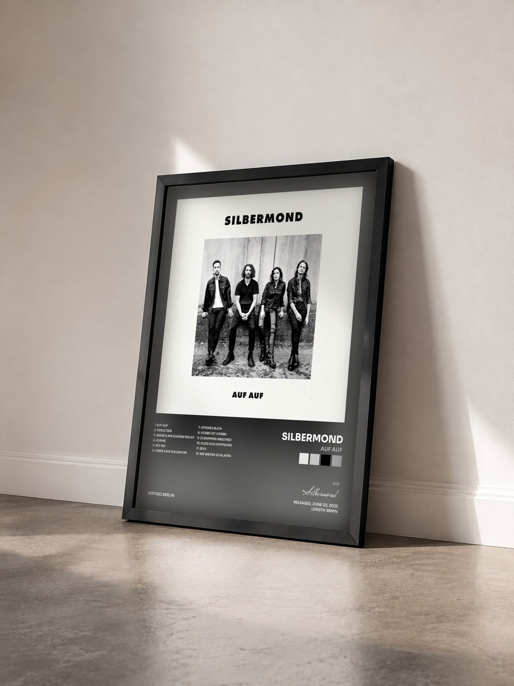 #noir Tableau de l'album AUF AUF de Silbermond vu de trois quarts, cadre noir