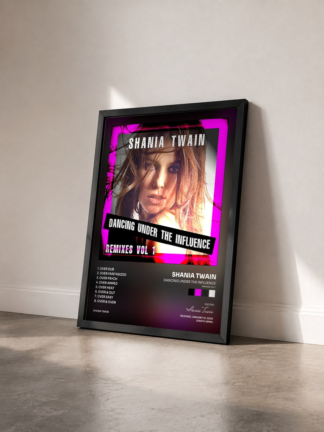 #noir Tableau de l'album Dancing Under the Influence (Remixes Vol.1) de Shania Twain vu de trois quarts, cadre noir