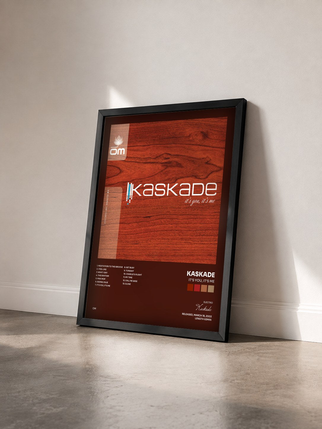#noir Tableau de l'album It's You, It's Me de Kaskade vu de trois quarts, cadre noir