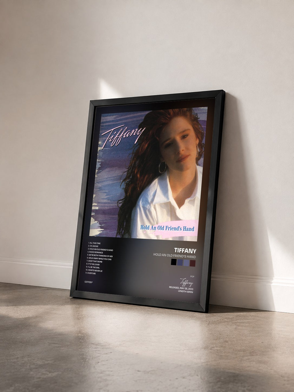 #noir Tableau de l'album Hold An Old Friend's Hand de Tiffany vu de trois quarts, cadre noir
