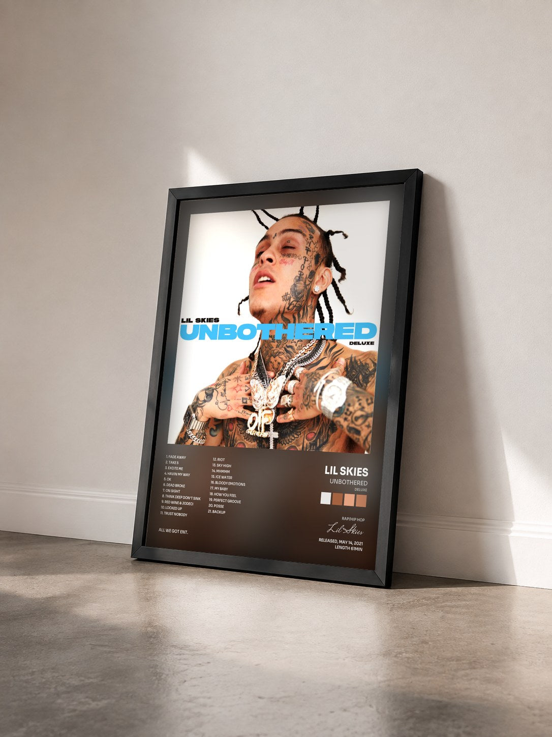 #noir Tableau de l'album Unbothered (Deluxe) de Lil Skies vu de trois quarts, cadre noir