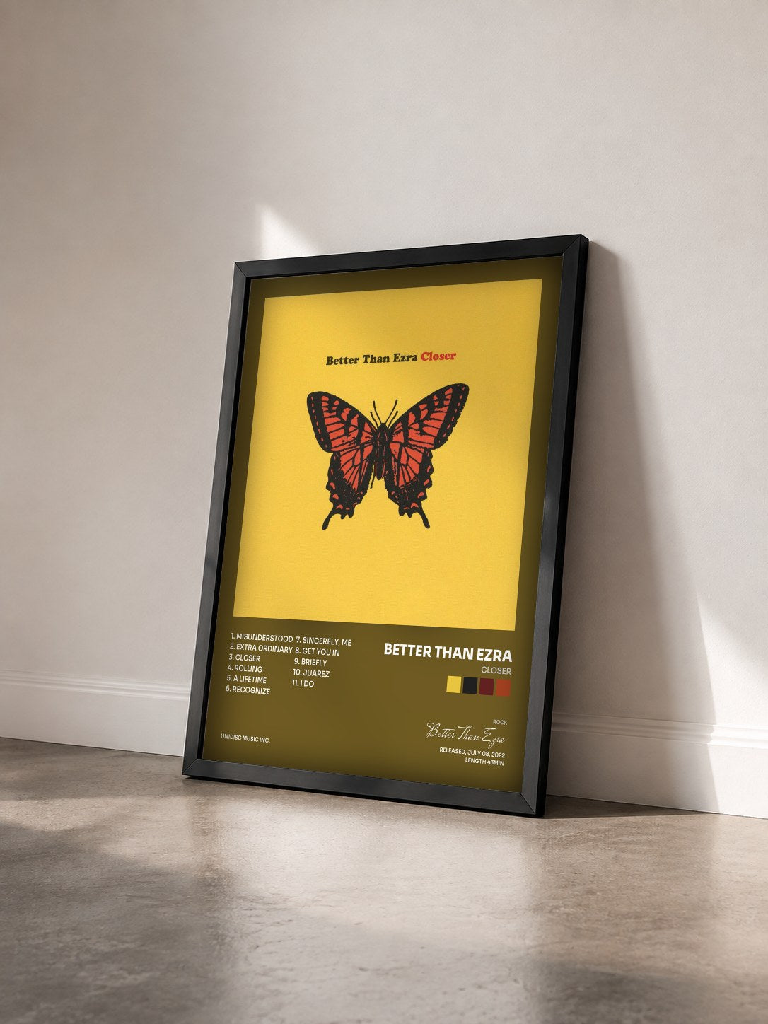 #noir Tableau de l'album Closer de Better Than Ezra vu de trois quarts, cadre noir