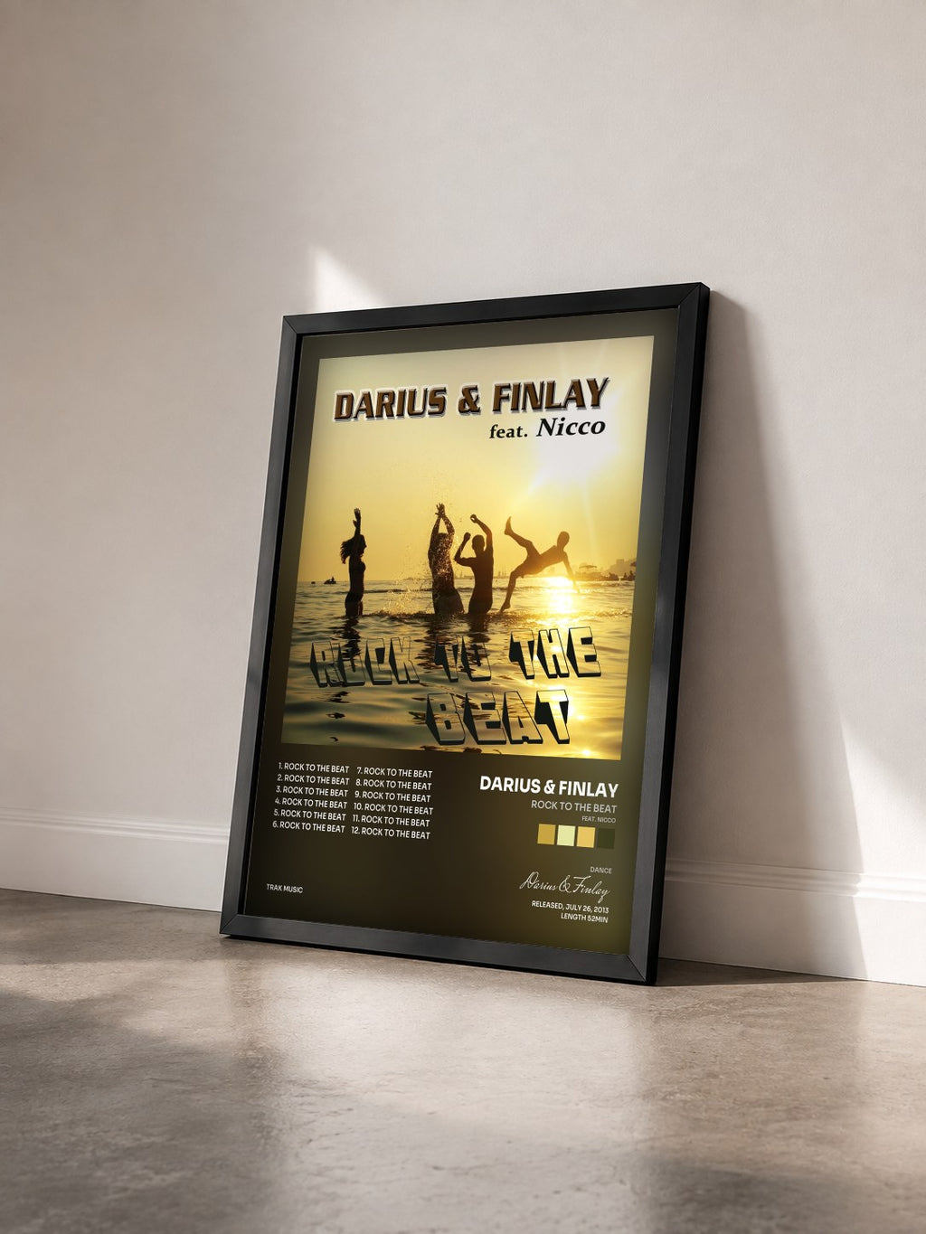 #noir Tableau de l'album Rock to the Beat (feat. Nicco) de Darius & Finlay vu de trois quarts, cadre noir