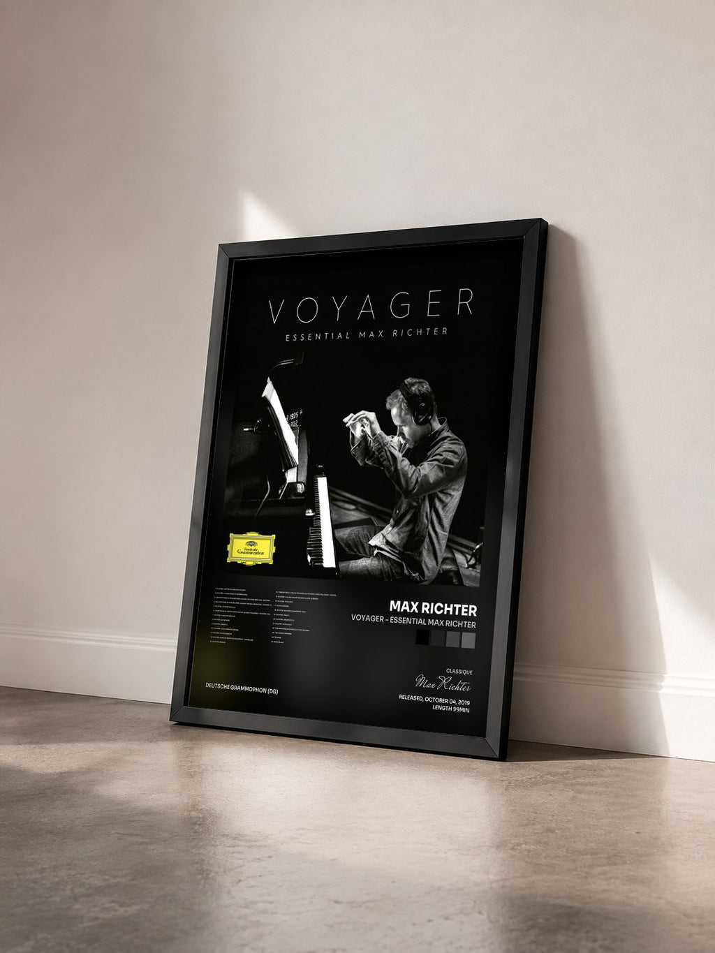 #noir Tableau de l'album Voyager - Essential Max Richter de Max Richter vu de trois quarts, cadre noir