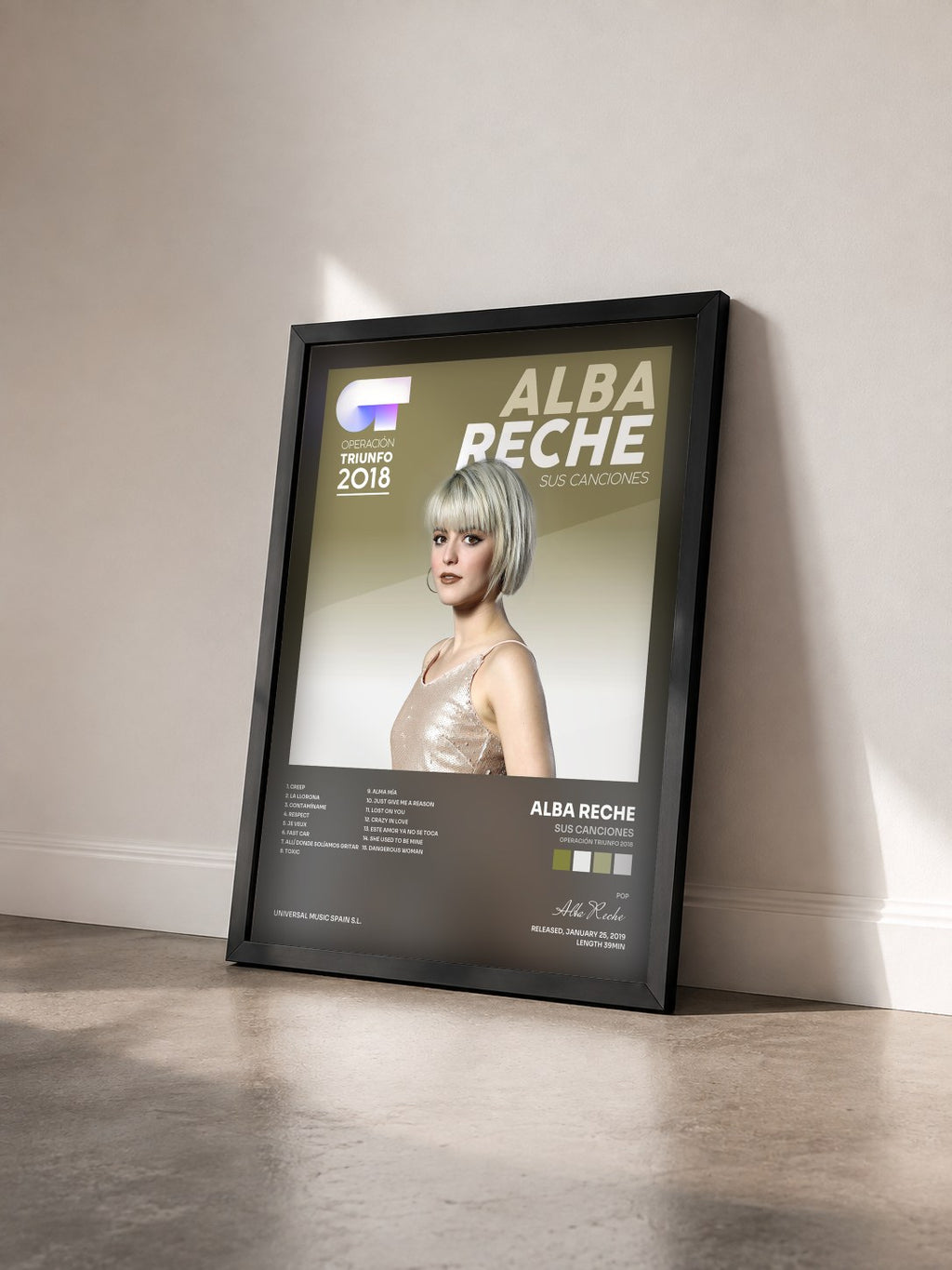 #noir Tableau de l'album Sus Canciones (Operación Triunfo 2018) de Alba Reche vu de trois quarts, cadre noir