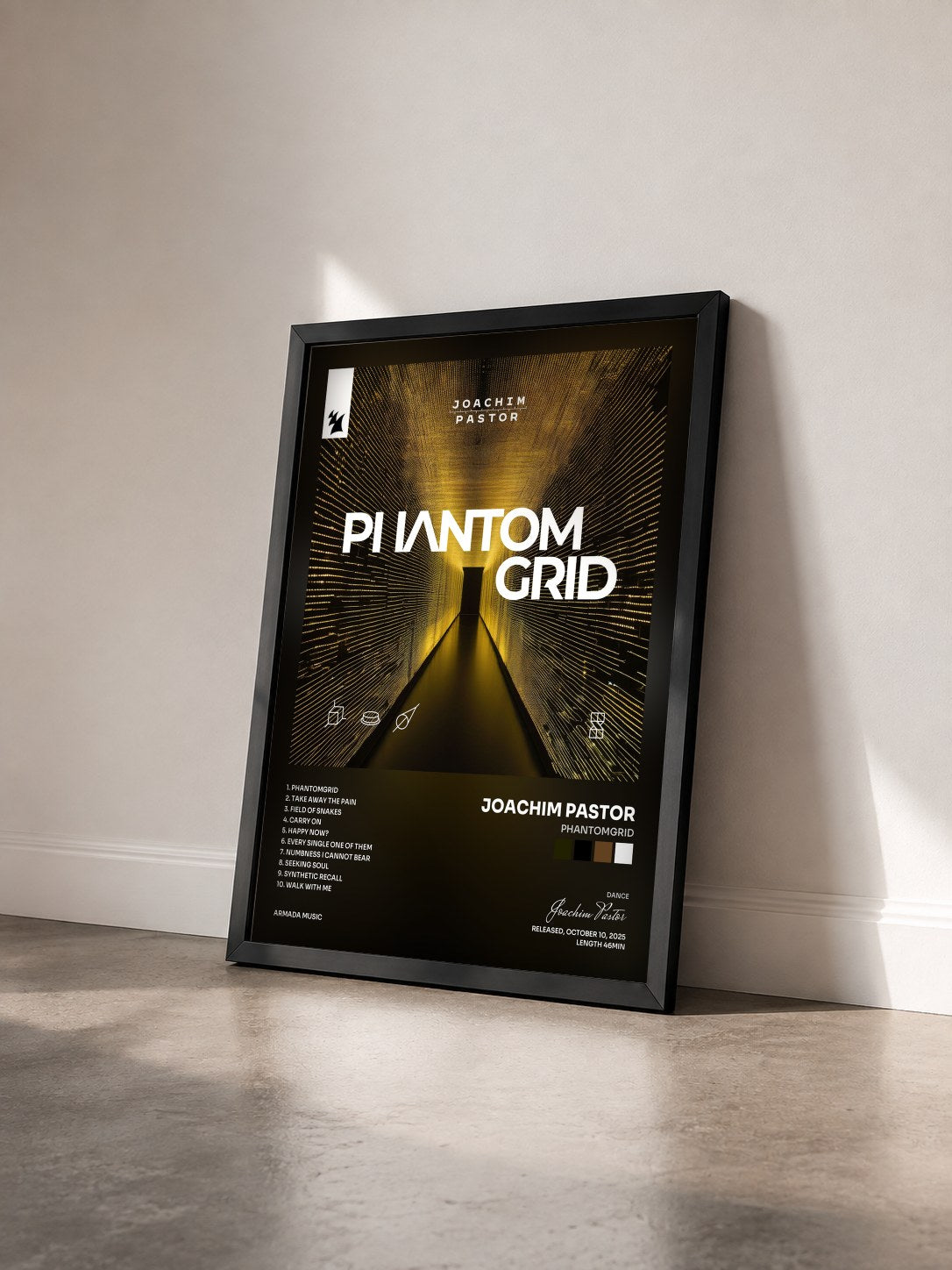 #noir Tableau de l'album PHANTOMGRID de Joachim Pastor vu de trois quarts, cadre noir