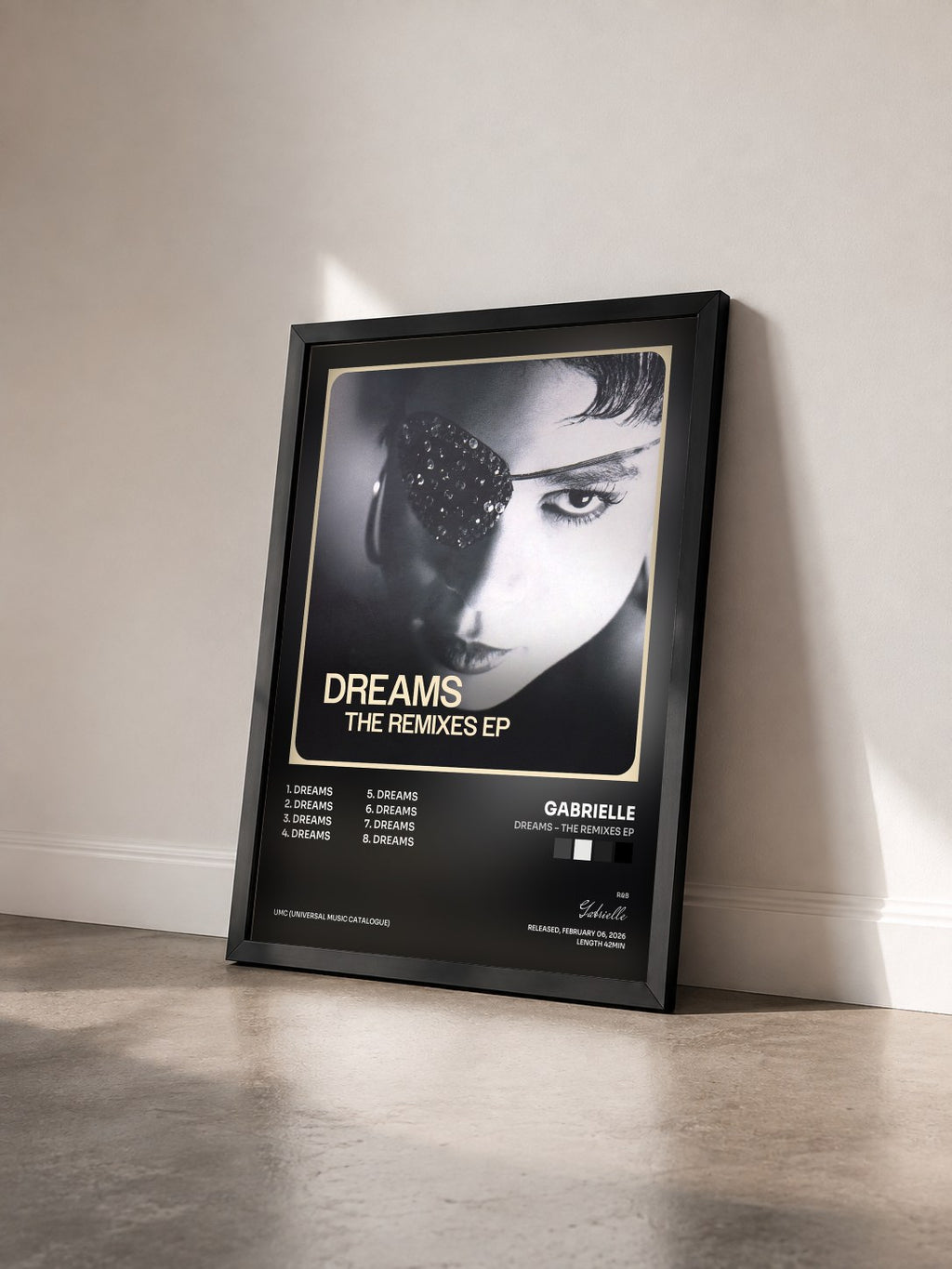 #noir Tableau de l'album Dreams – The Remixes EP de Gabrielle vu de trois quarts, cadre noir