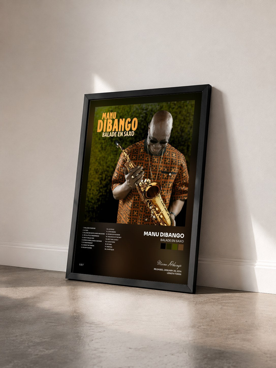 #noir Tableau de l'album Balade en Saxo de Manu Dibango vu de trois quarts, cadre noir