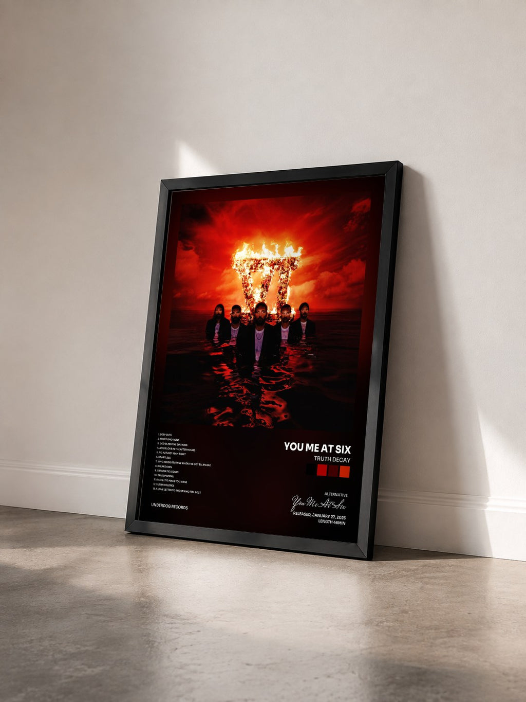 #noir Tableau de l'album Truth Decay de You Me At Six vu de trois quarts, cadre noir