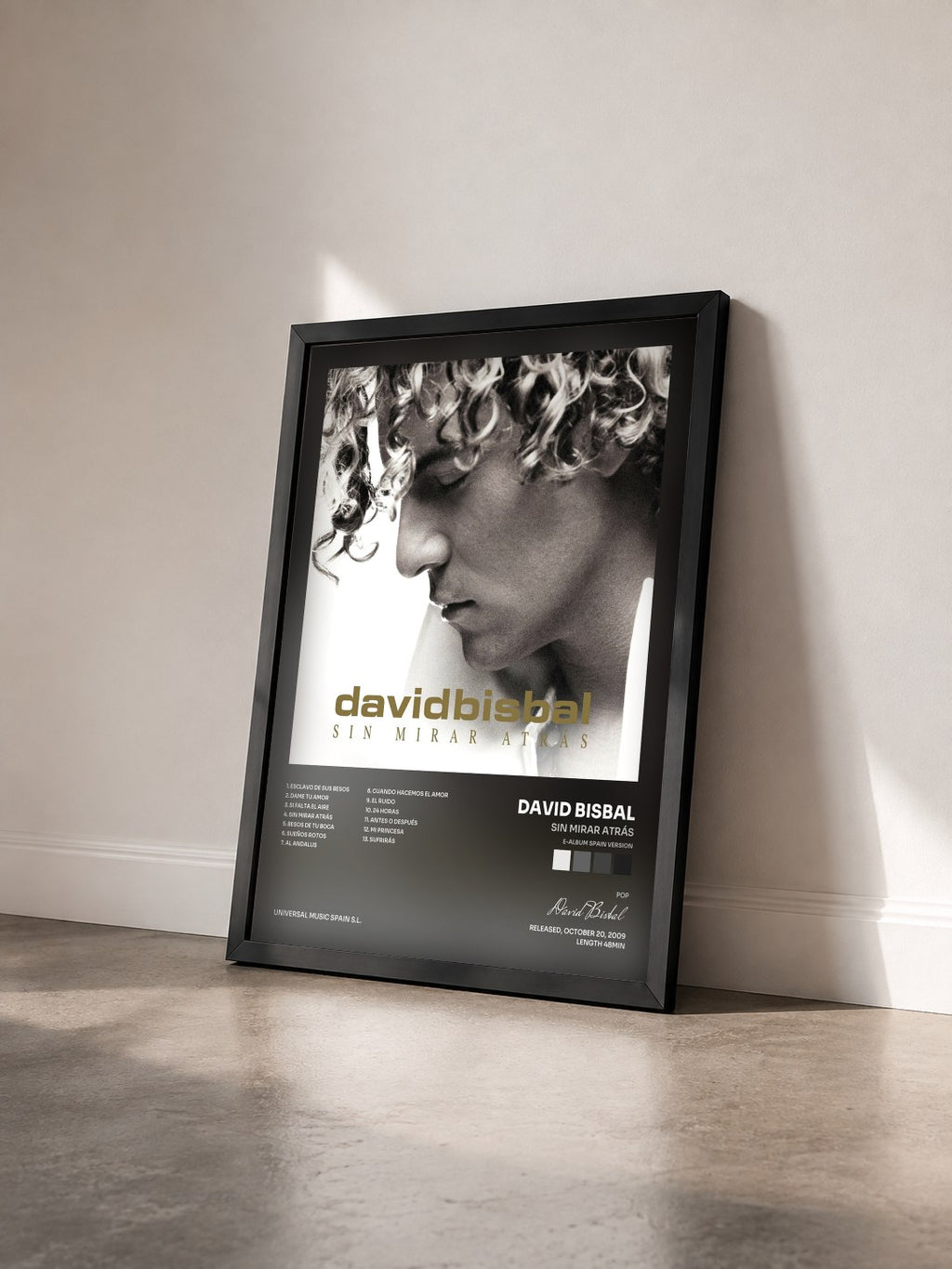 #noir Tableau de l'album Sin Mirar Atrás (E-Album Spain Version) de David Bisbal vu de trois quarts, cadre noir
