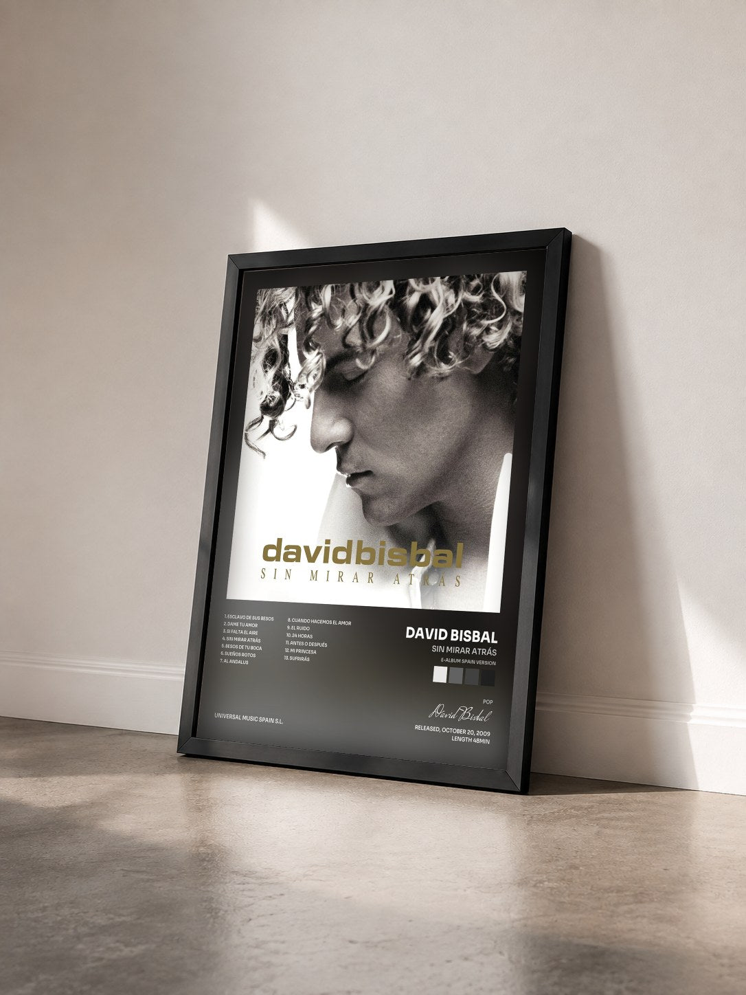 #noir Tableau de l'album Sin Mirar Atrás (E-Album Spain Version) de David Bisbal vu de trois quarts, cadre noir