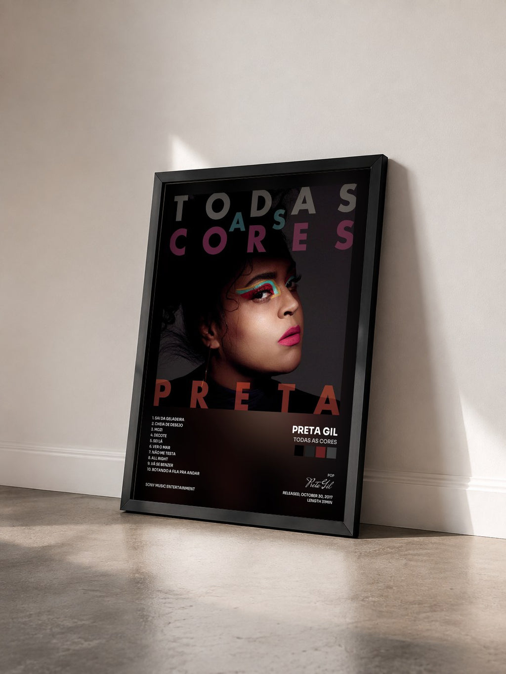 #noir Tableau de l'album Todas as Cores de Preta Gil vu de trois quarts, cadre noir