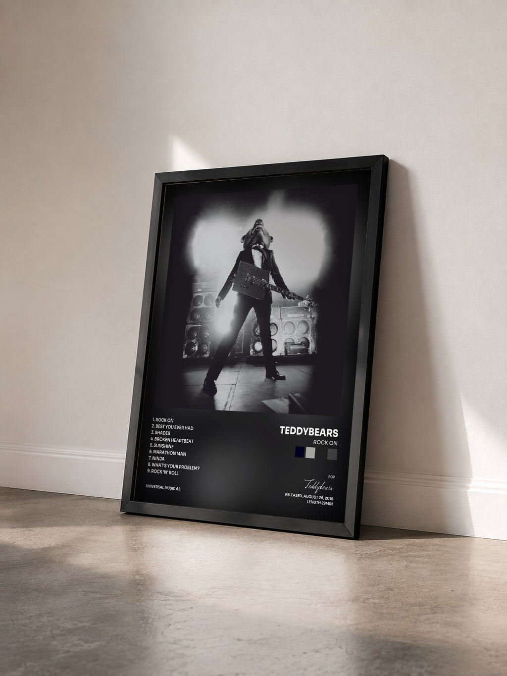 #noir Tableau de l'album Rock On de Teddybears vu de trois quarts, cadre noir