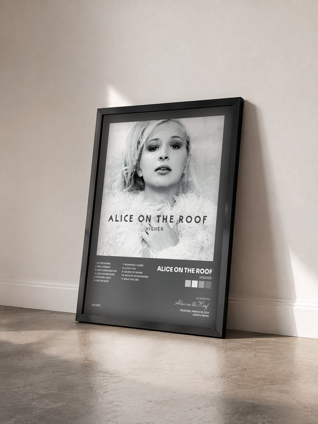 #noir Tableau de l'album Higher de Alice on the Roof vu de trois quarts, cadre noir