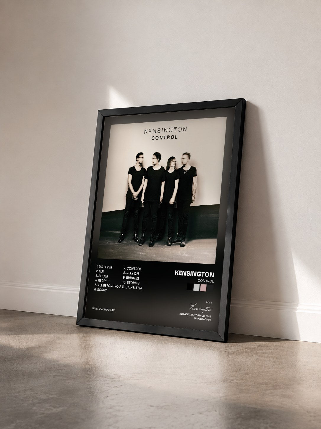 #noir Tableau de l'album Control de Kensington vu de trois quarts, cadre noir