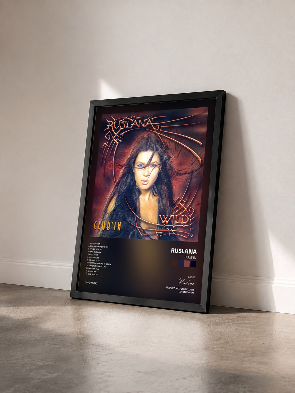 #noir Tableau de l'album Club'in de Ruslana vu de trois quarts, cadre noir