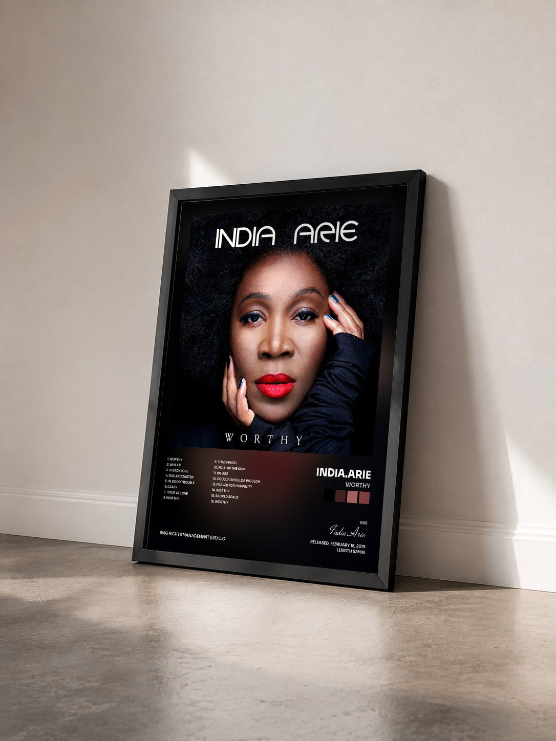 #noir Tableau de l'album Worthy de India.Arie vu de trois quarts, cadre noir