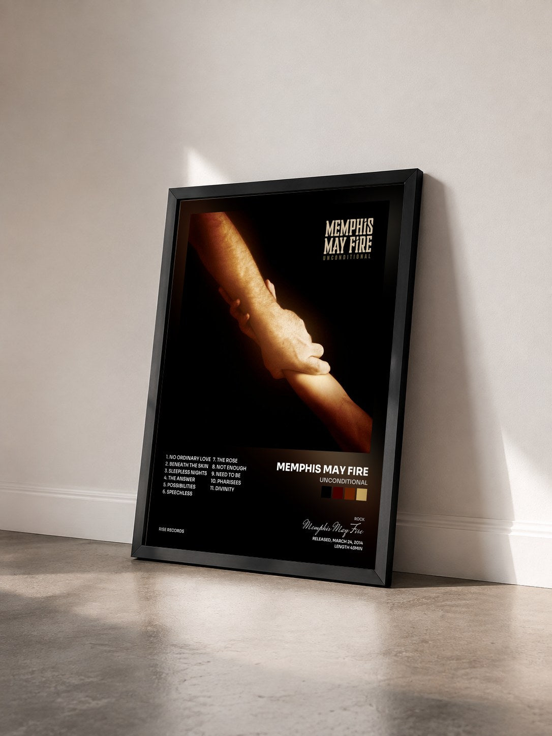 #noir Tableau de l'album Unconditional de Memphis May Fire vu de trois quarts, cadre noir