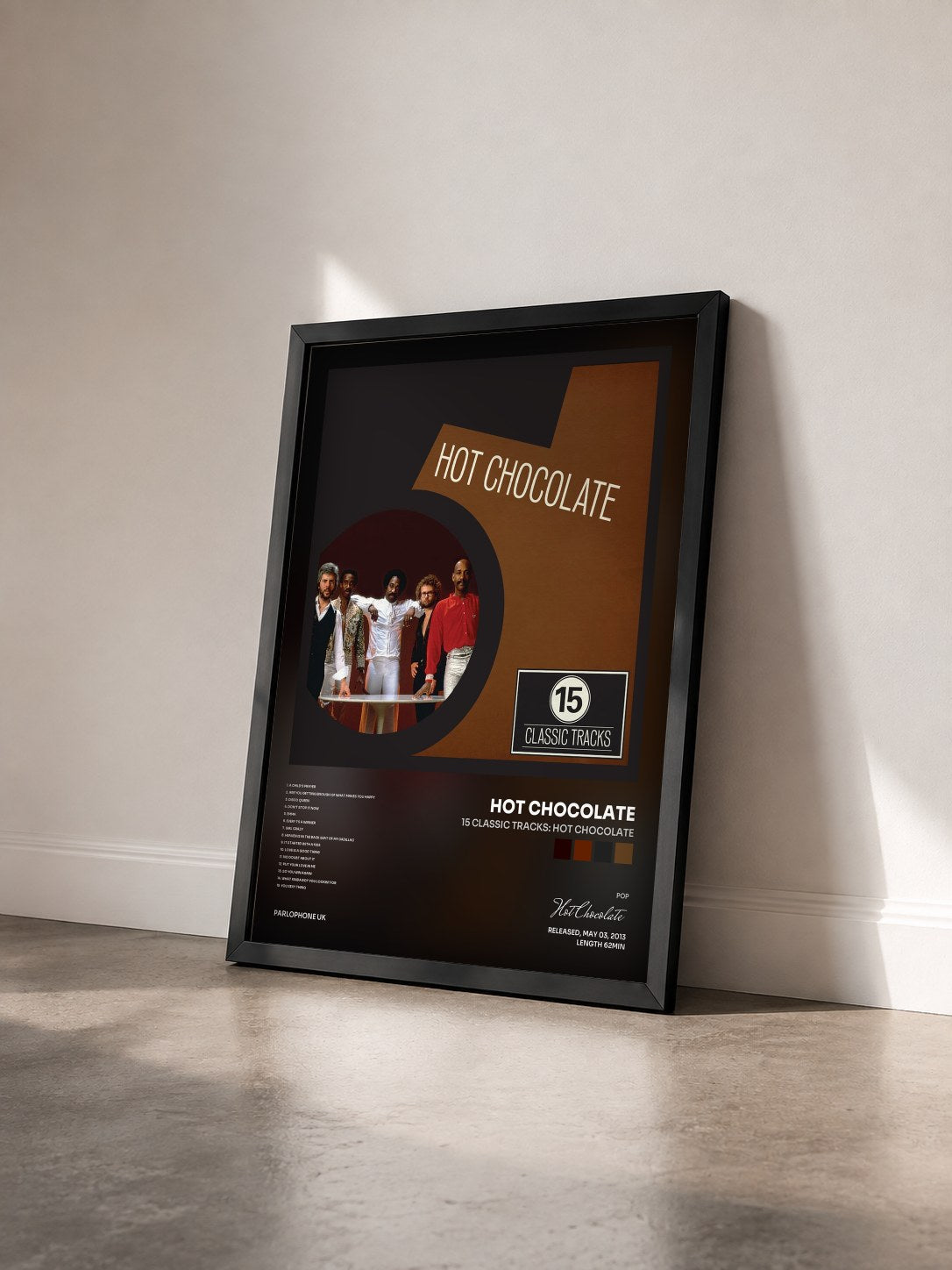 #noir Tableau de l'album 15 Classic Tracks: Hot Chocolate de Hot Chocolate vu de trois quarts, cadre noir