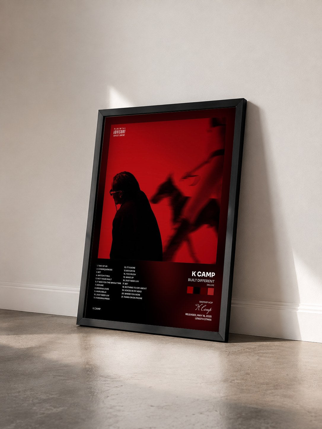 #noir Tableau de l'album Built Different (Deluxe) de K Camp vu de trois quarts, cadre noir